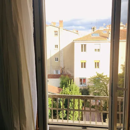 Sky Bubble Bright Cosy In Apartment Lyon